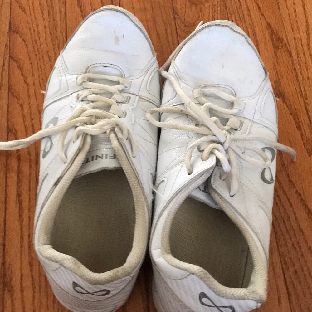 Nfinty rival cheer shoes